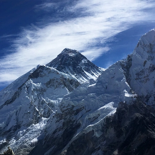 Where is Everest Chomolungma?