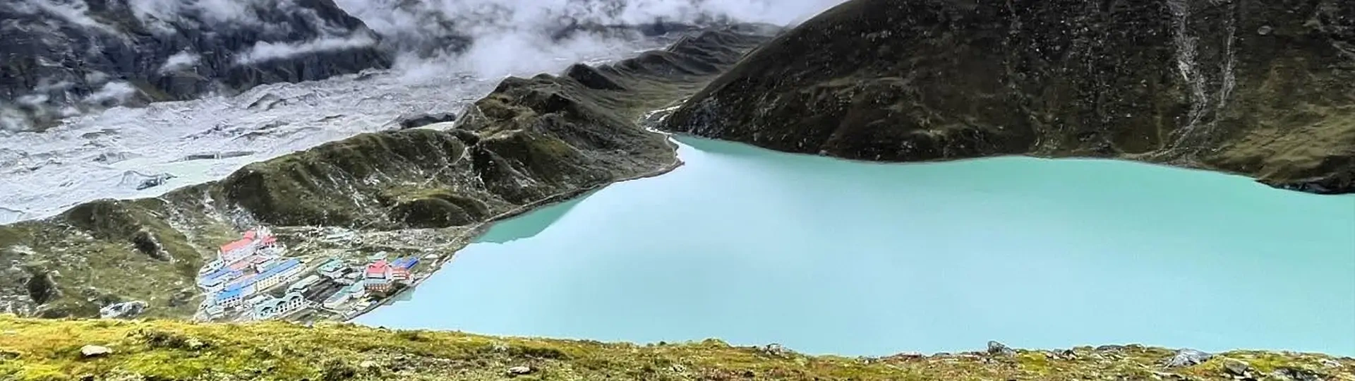 Web banner the best highlights of Gokyo valley Trek
