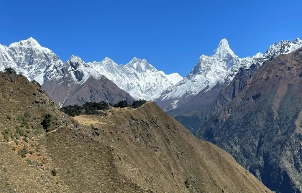 Web banner for the Everest View Trek