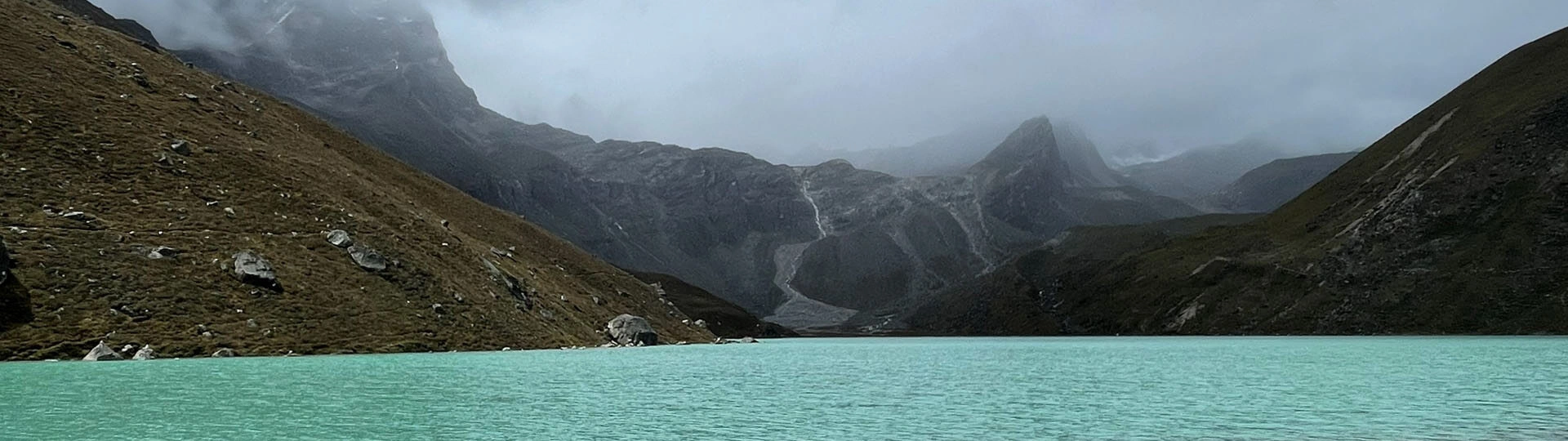 Web banner for the Gokyo Valley Trek without a guide