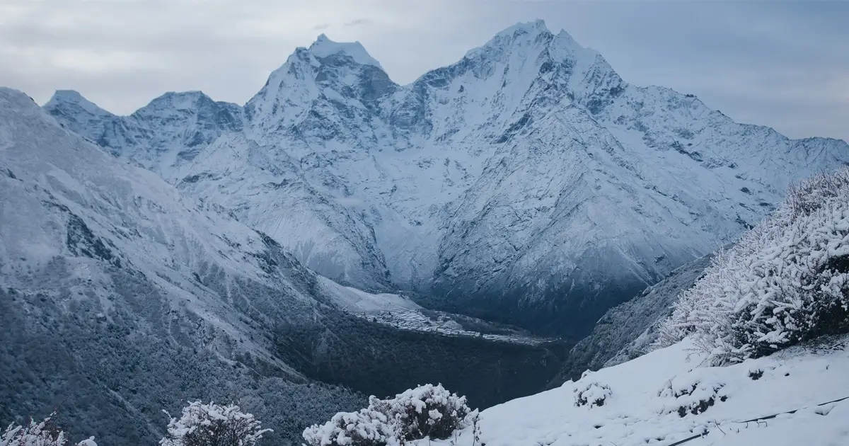 Awe-inspiring vistas of Mt. Thamserku from Gokyo route