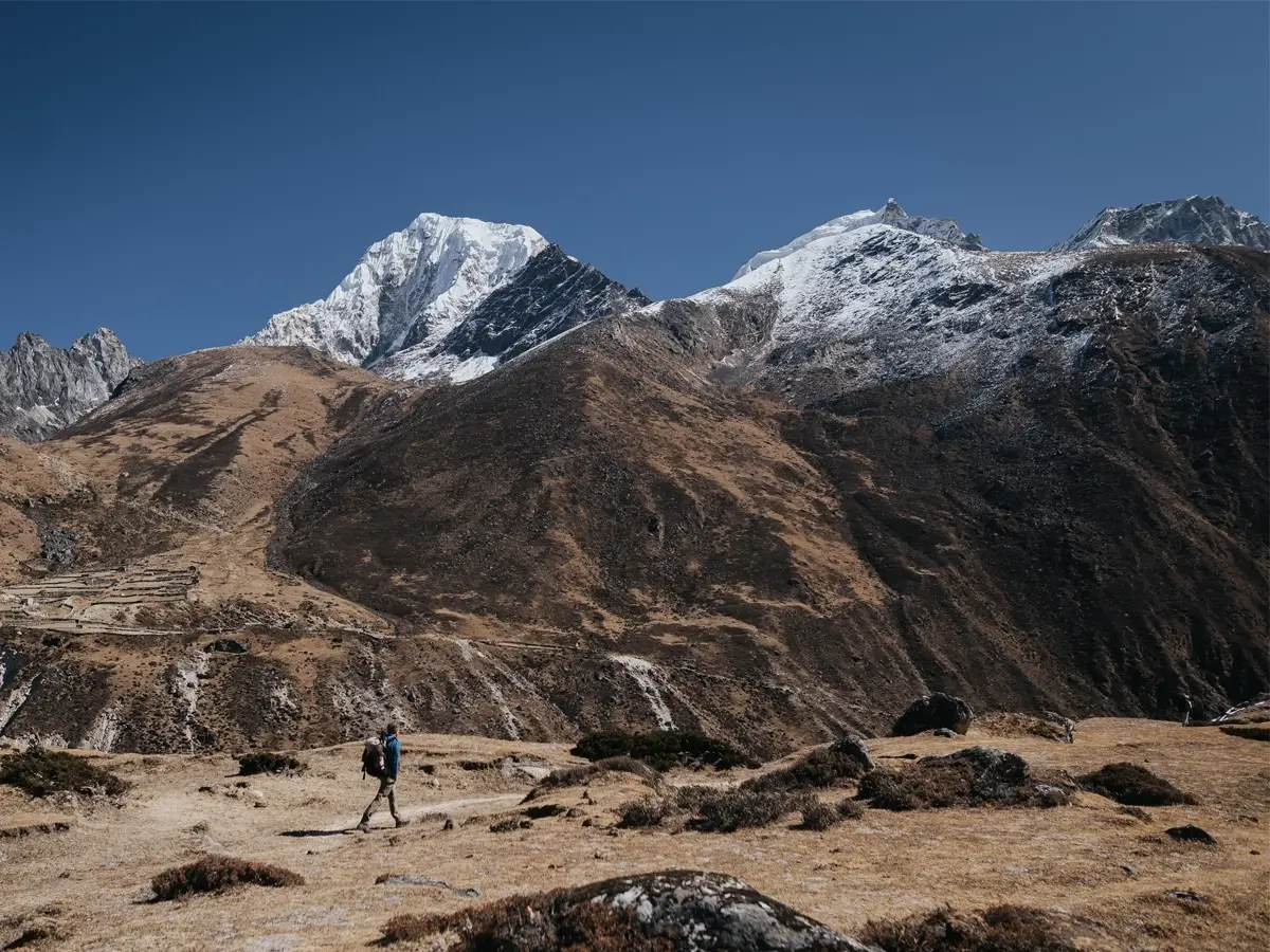 On the way to Gokyo Valley