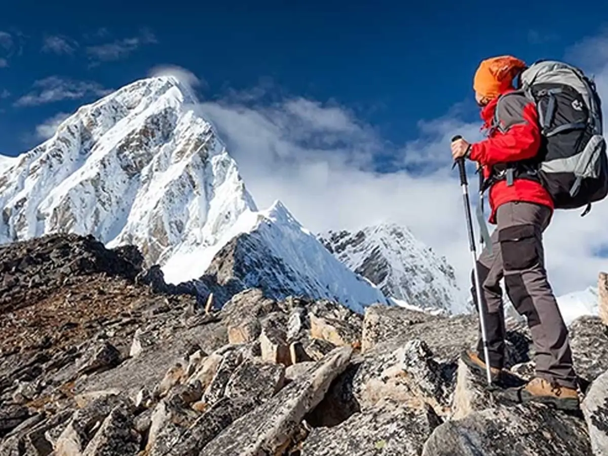 A trekker, carrying a duffle bag during EBC and Gokyo lake trek 