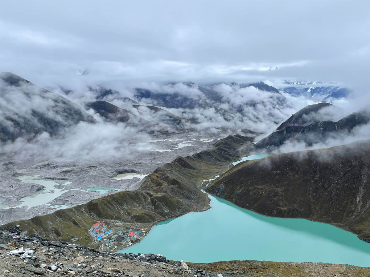 Wonderful view of lakes from Gokyo Ri(5357m)