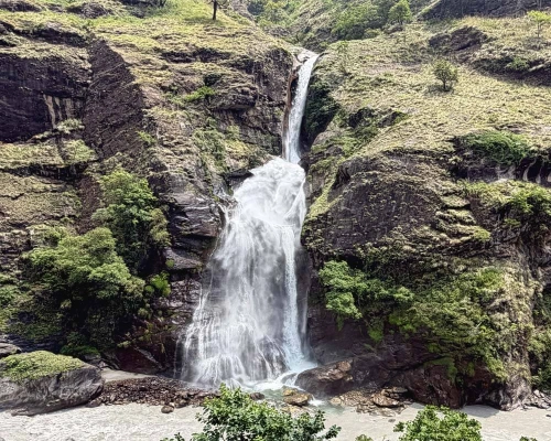 Waterfall Manang 
